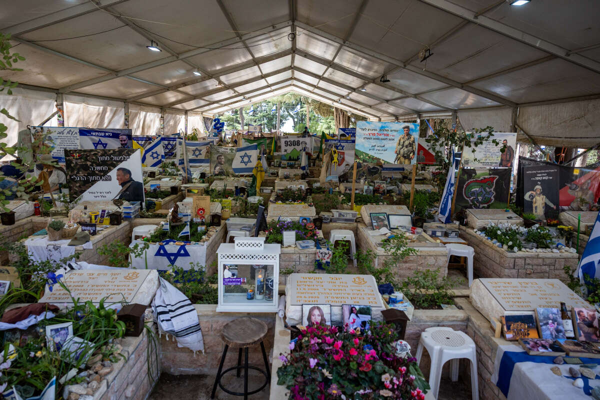 Israel falls silent as Memorial Day ceremonies begin