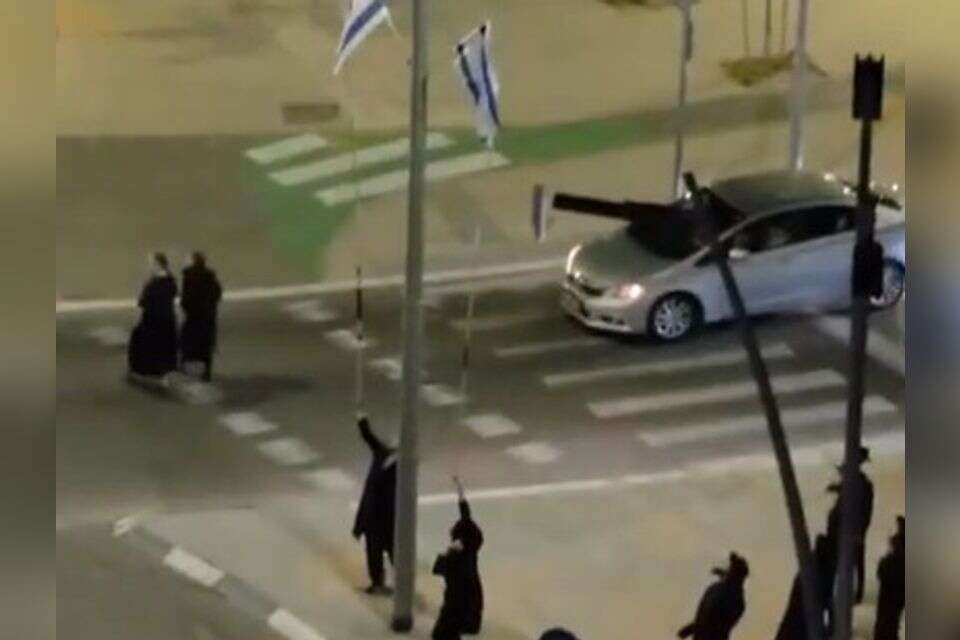חרדים מנסים לתלוש דגלי ישראל בבית שמש , 27א