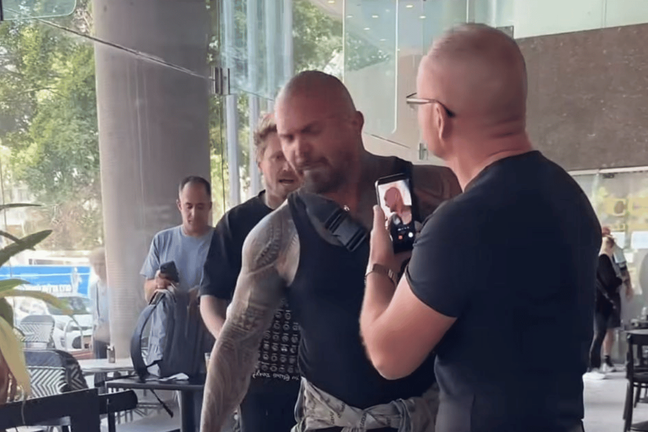 "Tiring, boring": Semyon, Denis and Michel revealed that the video was staged - and stole from the surfers