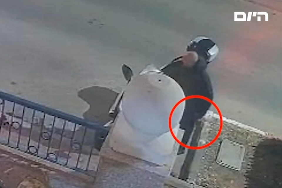 תיעוד החרב עמה דקר עו"ד מוכר את אחיו , דוברות המשטרה