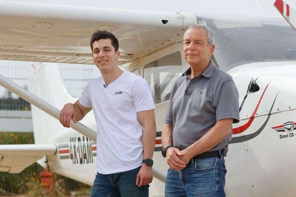 עמית ויצמן ומיקי בר  , התמונה צולמה בבית הספר לטיסה FNA Aviation