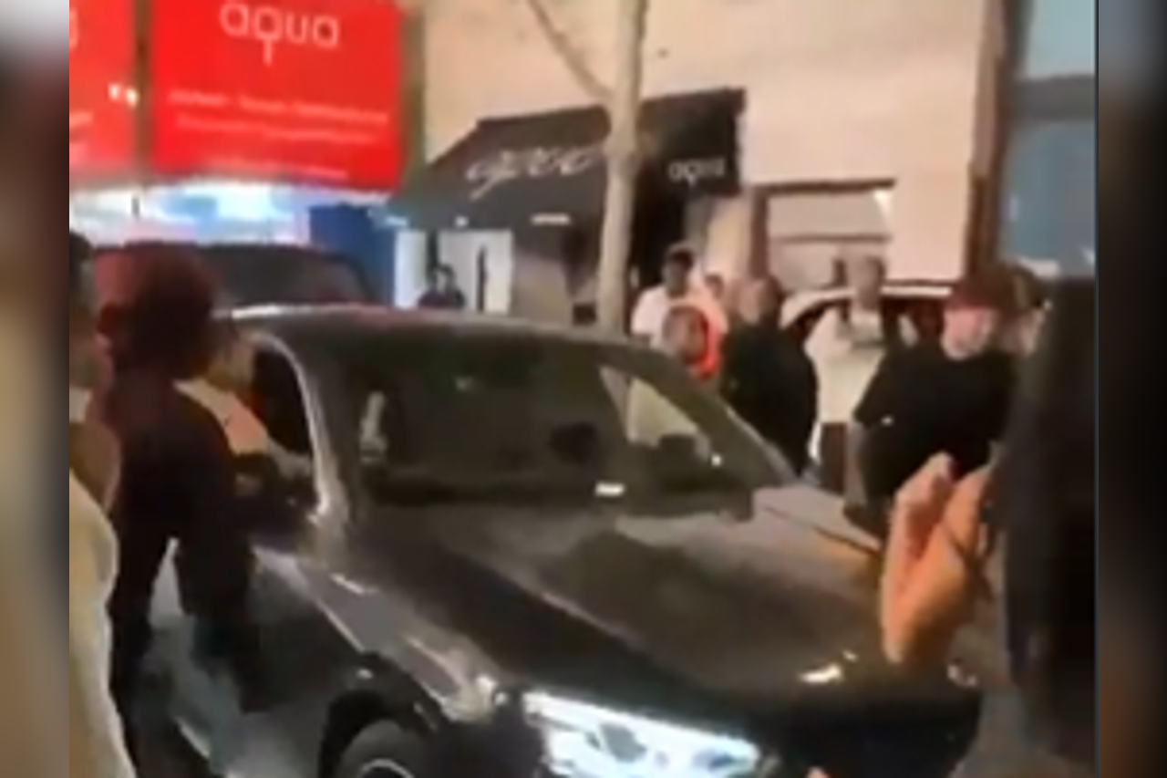 "She's going to crush her": deadly stampede in London's bar district | Documentation