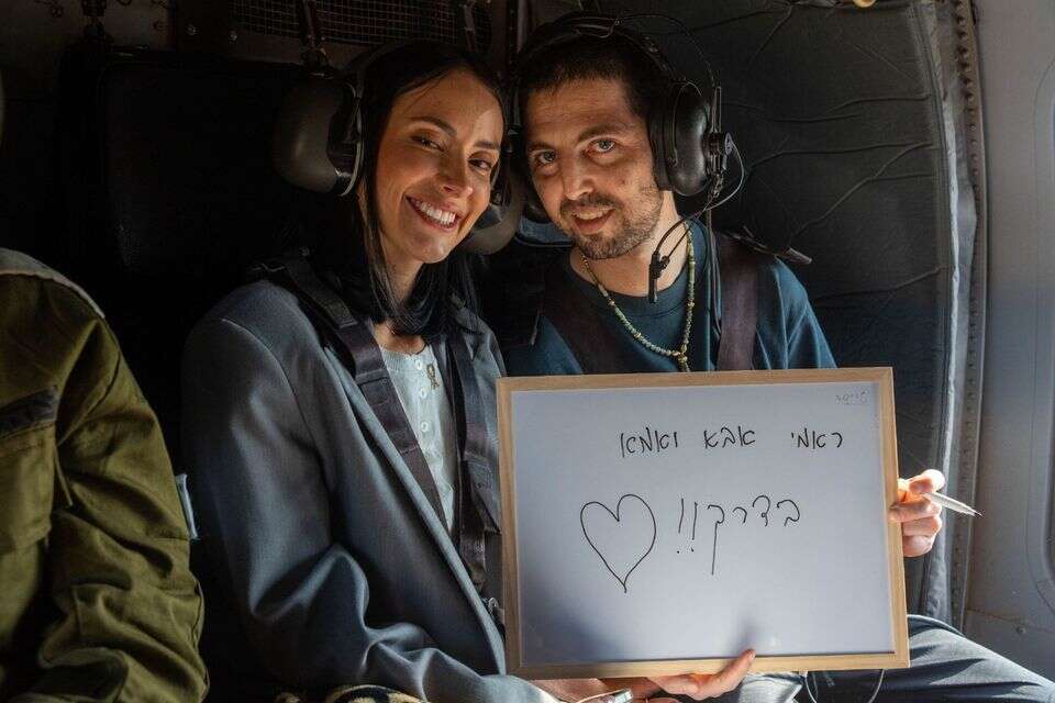 אלקנה בוחבוט ומשפחתו בדרכם לבית החולים, במסוק חיל האוויר , דובר צה"ל