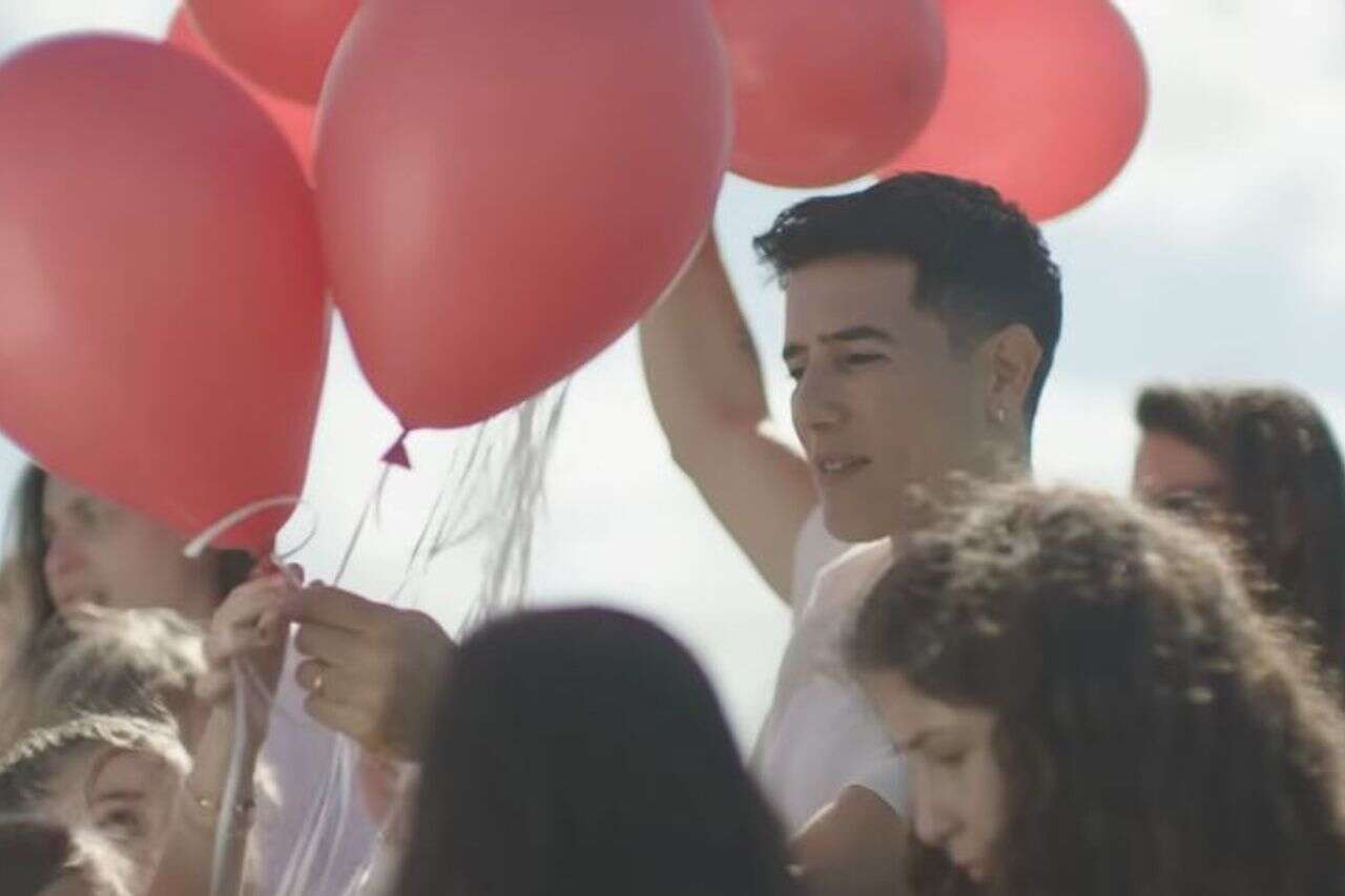 With seven bereaved families: Harel Sakat in a moving gesture