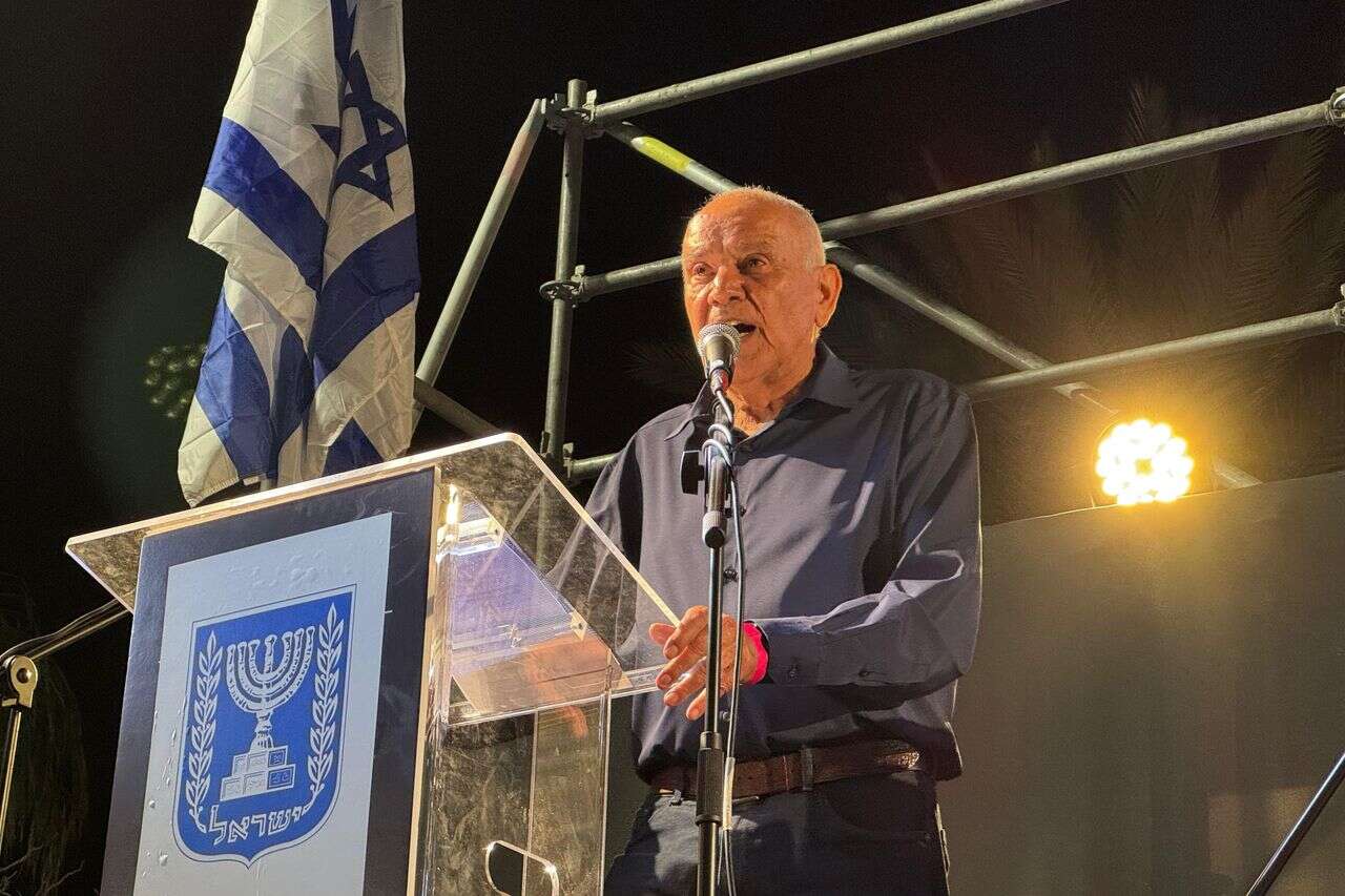 At the same time as the ceremony on Mount Herzl: thousands gathered for an "alternative" beacon rally in Tel Aviv