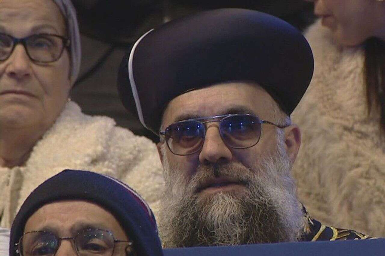 Confusion at the beacon ceremony: it's not Rabbi Yitzchak Yosef - but an impostor