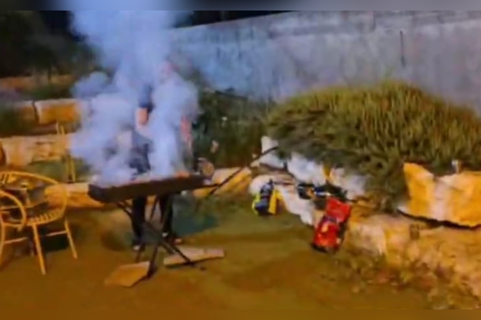 ארומה. העובדים עשו מנגל בסניף ביום הזיכרון , שימוש לפי סעיף 27א