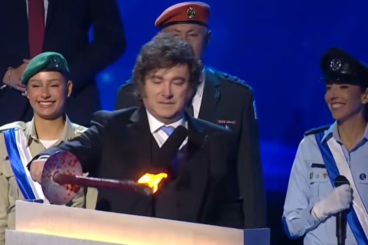 The president of Argentina, Javier Millay, lit a torch and called out in Hebrew: "Am Yisrael Chai!"