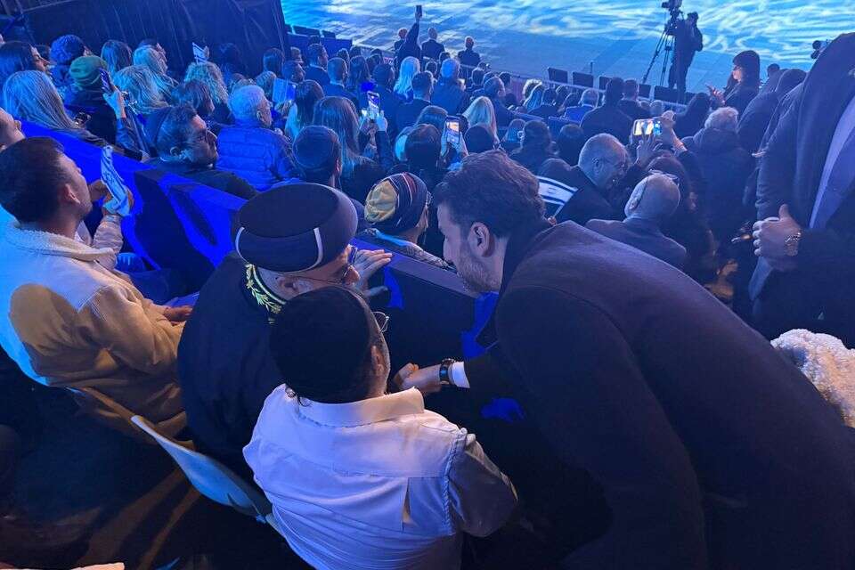 זה לא הרב יצחק יוסף – אלא מתחזה , ללא