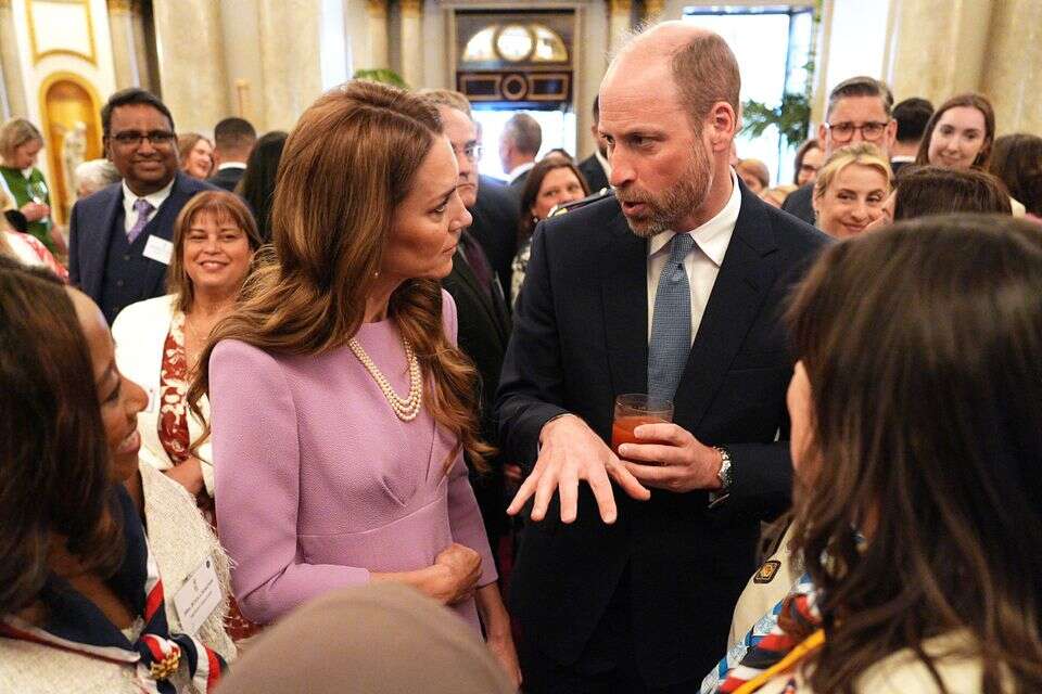 קייט מידלטון, הנסיכה מוויילס והנסיך ויליאם, בקבלת פנים בארמון בקינגהאם לציון 100 שנה להולדתה של המלכה אליזבת השנייה ב-21 באפריל 2026 בלונדון, אנגליה , Aaron Chown - Pool/Getty Images
