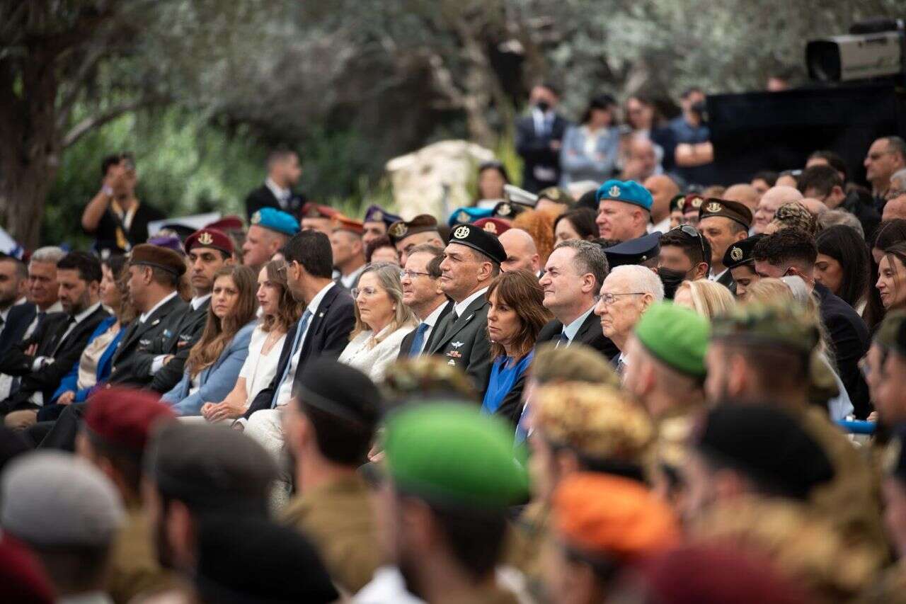 The president's dignitaries from the Bedouin society chanting: "Get mobilized, the enemy does not differentiate between us"