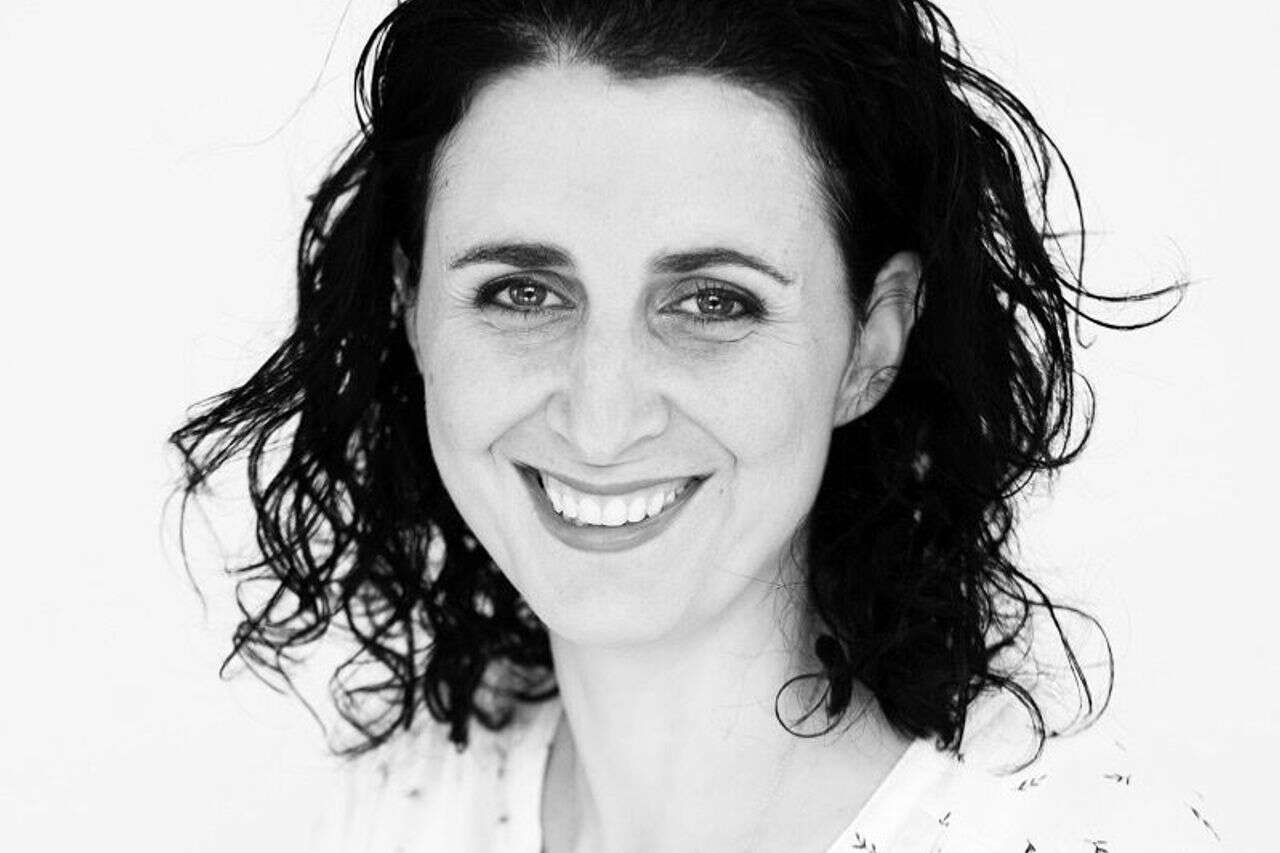 Not just to design beautifully: lilac to the waterfall on a house that is properly designed for life itself