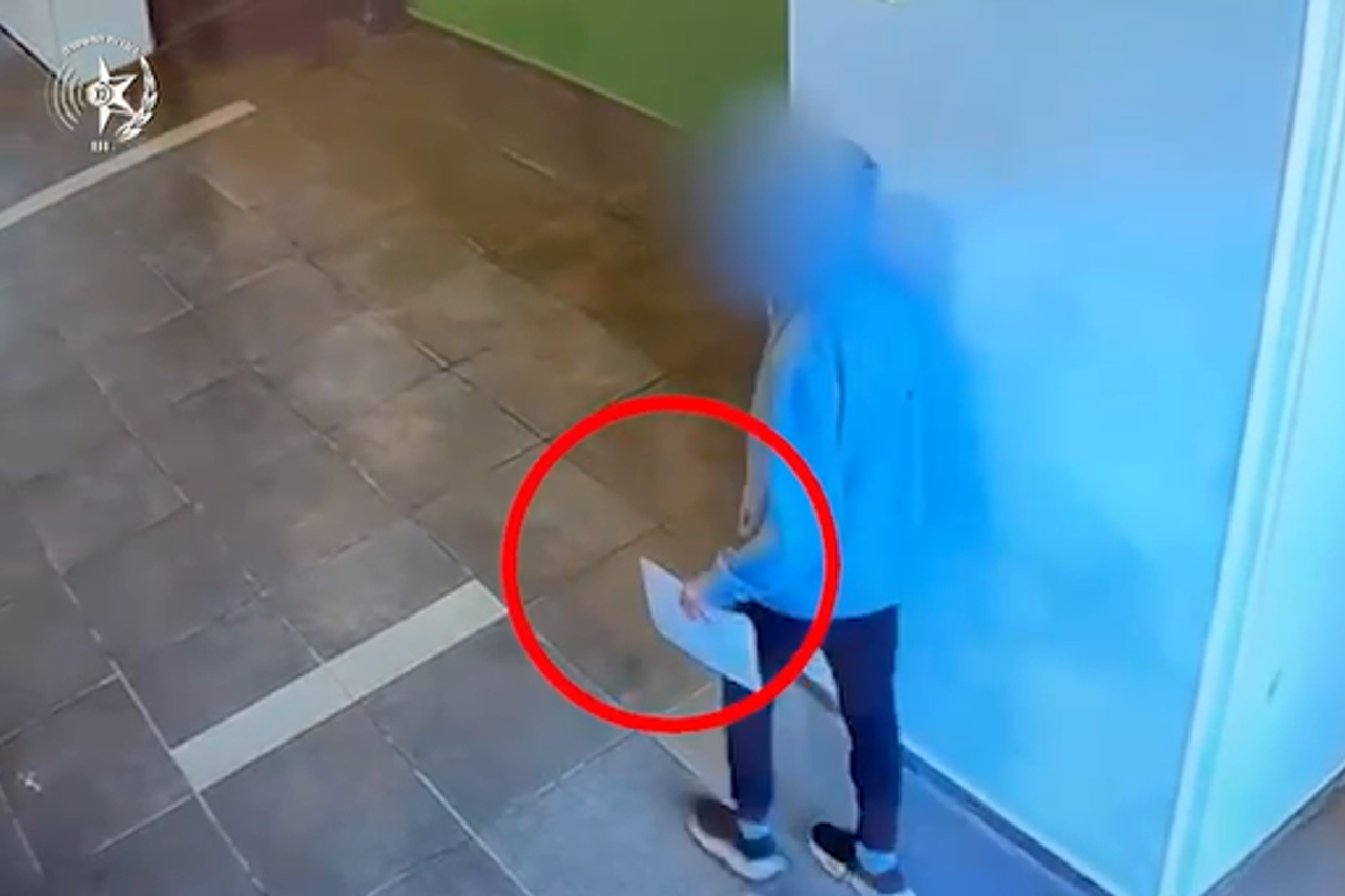 An extreme prank: a 15-year-old boy gave a cat's leg to the school deputy as a gift