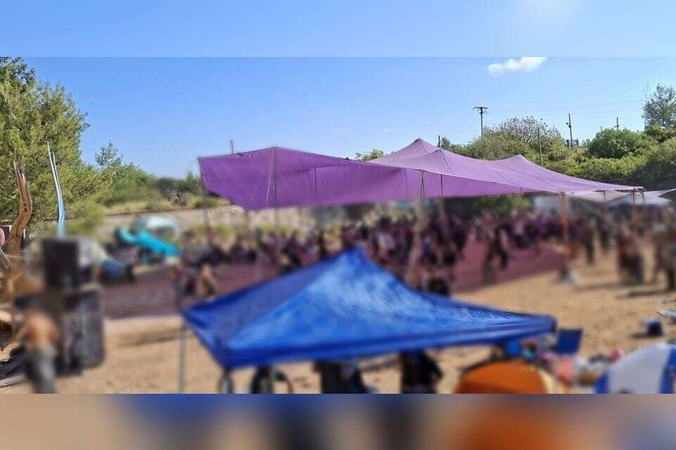 מסיבת טבע בלתי חוקית עם מאות מבלים פורקה , דוברות המשטרה