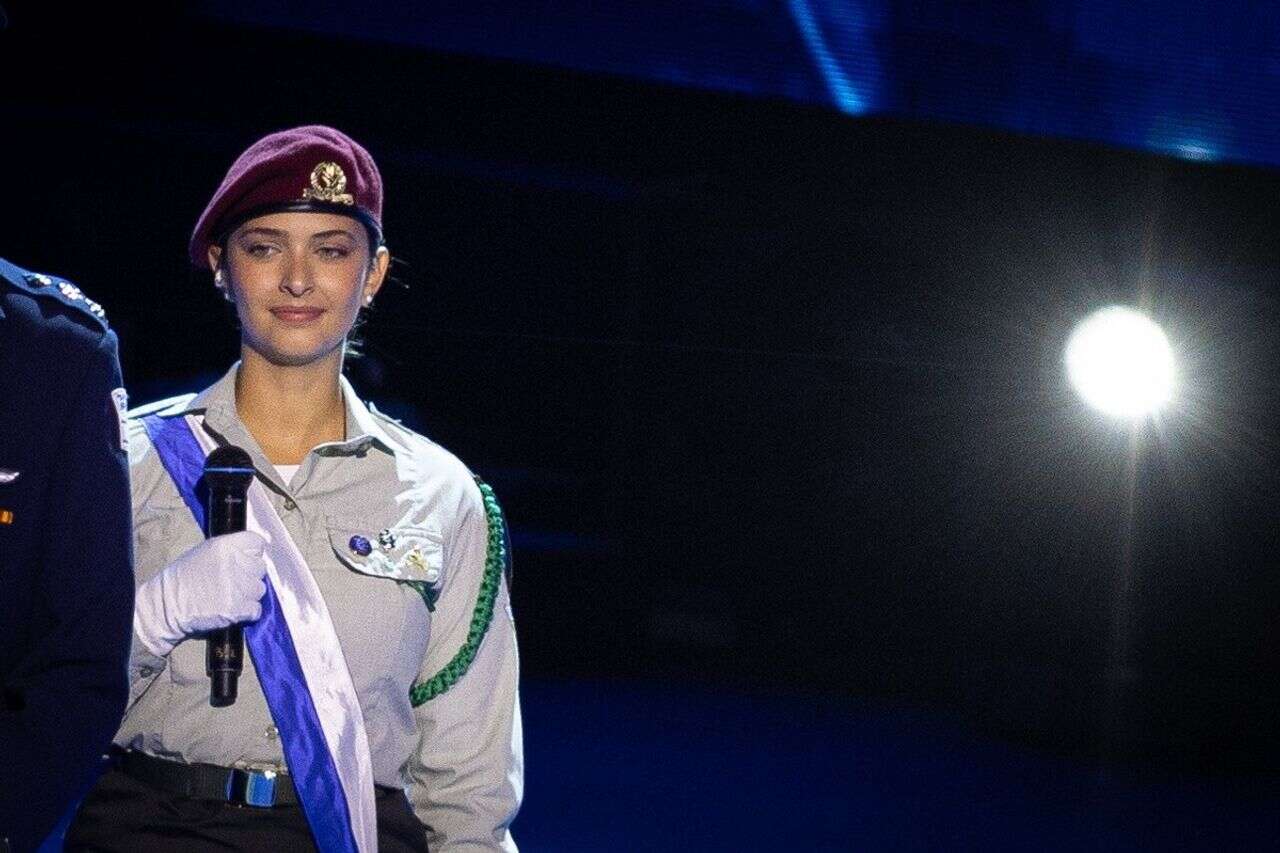 With a famous singer: the pairing of the "princess" that captured the web at the beacon ceremony