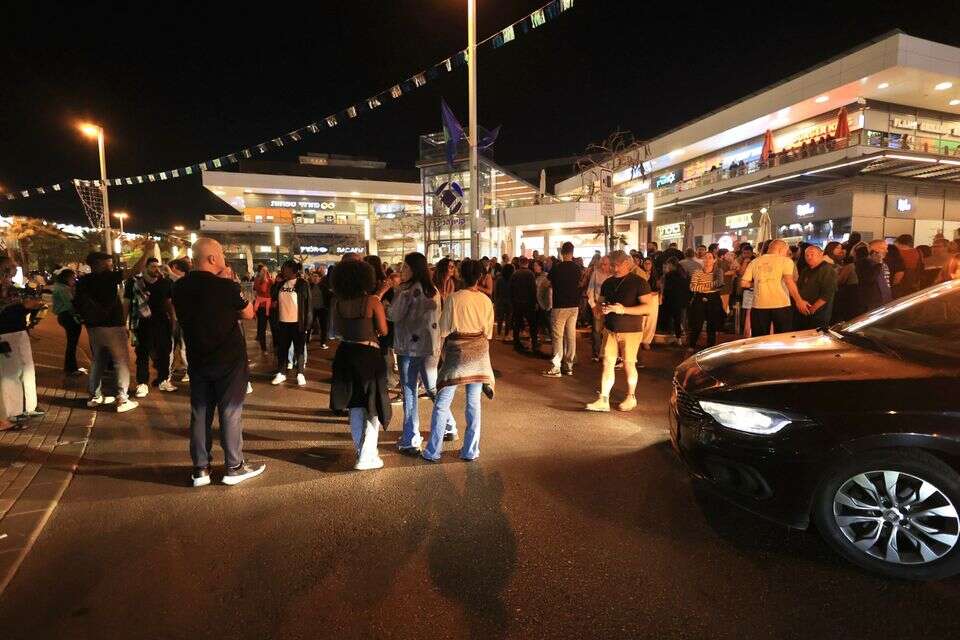 המחאה על רצח ימנו זלקה ז"ל בכניסה לפיצרייה בה נדקר , קוקו
