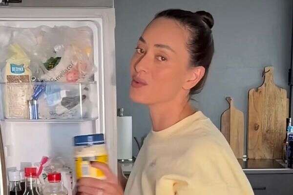 אחרי שנים, היא משנה את מראה פניה. אנה ארונוב , אינסטגרם