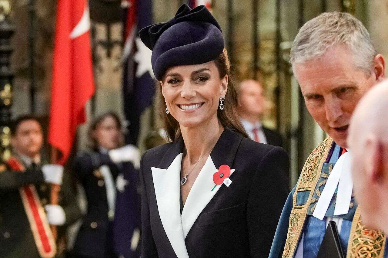 The princess alone: ​​Kate Middleton on behalf of the king, and the jewels spoke