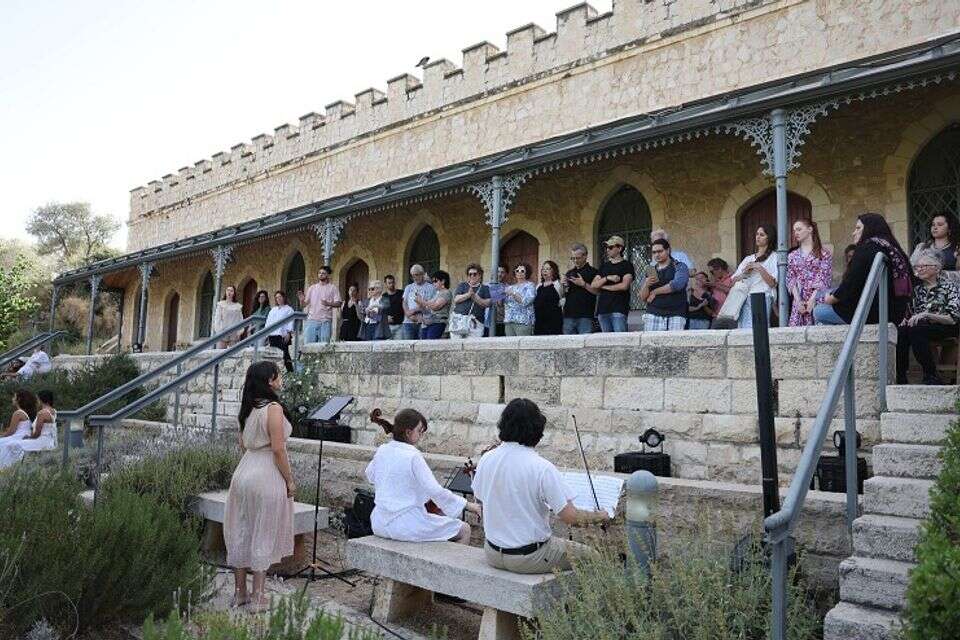 פסטיבל הסופרים הבינלאומי במשכנות שאננים בירושלים , אביר סולטן