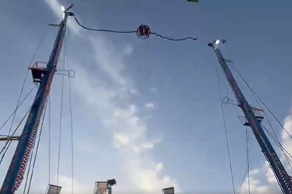 מתקן שעשועים בספרד בספרד נקרע באוויר , צילום מסך,X