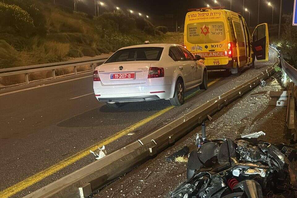 רוכב אופנוע כבן 20 נהרג בתאונה , דוברות מד"א