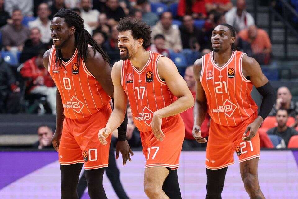 אודיסאה, מלקולם ומוטלי. אחד מהם הבטיח את הישארותו , אלן שיבר