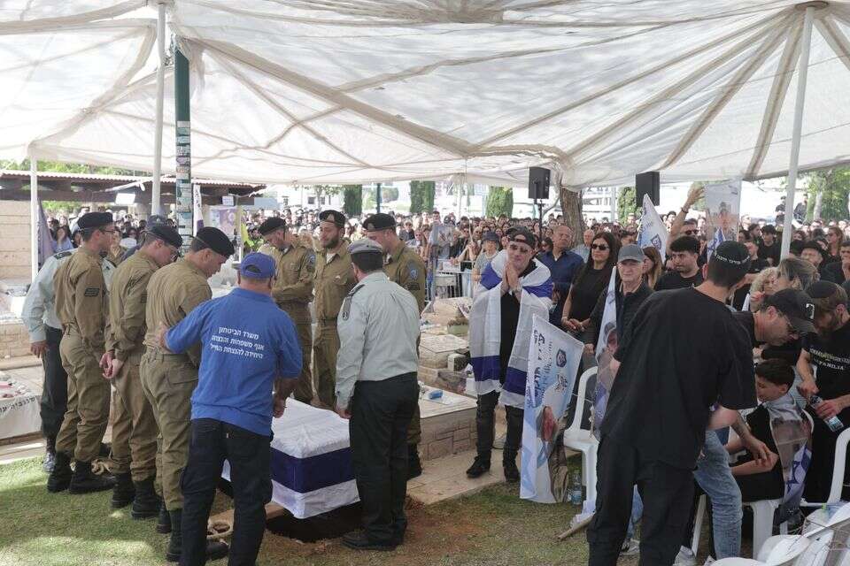 הלווית סמל עידן פוקס , ללא