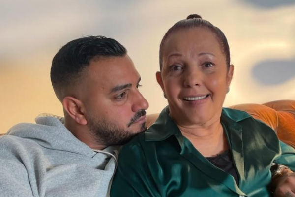 מעדכן במצבה, אחרי שביקש שיתפללו למענה. איתי לוי ואימו רות , אינסטגרם