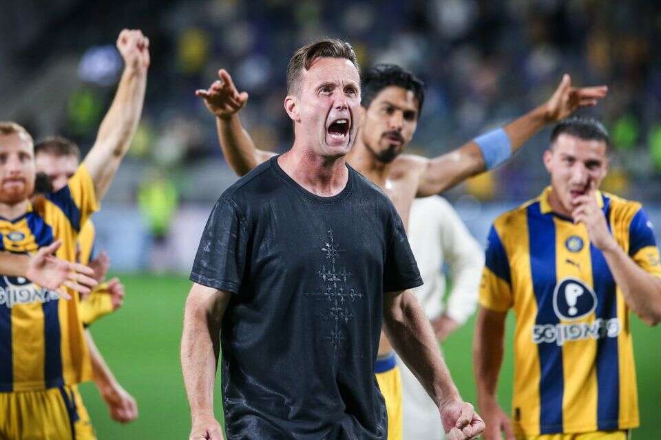 רוני דיילה שואג לאחר הניצחון הדרמטי , עמי שומן