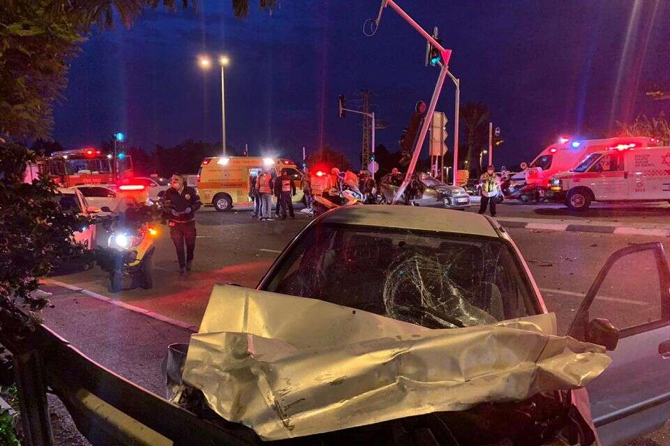 תאונת דרכים קטלנית במחלף שפירים, ארכיון , מד"א (ארכיון)