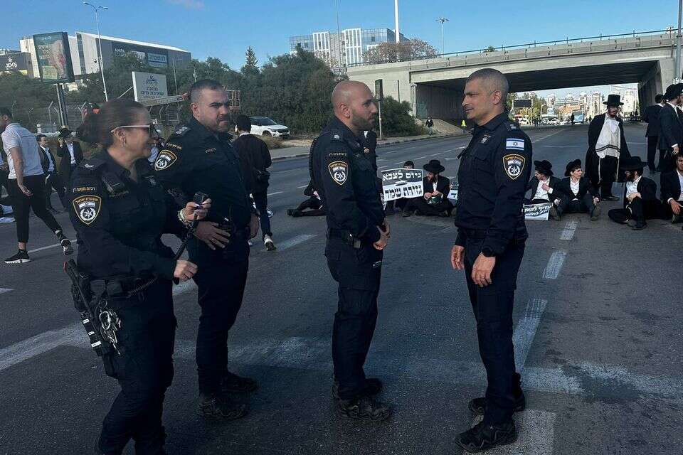 שוטרים בהפגנת החרדים בכביש 4 , דוברות המשטרה