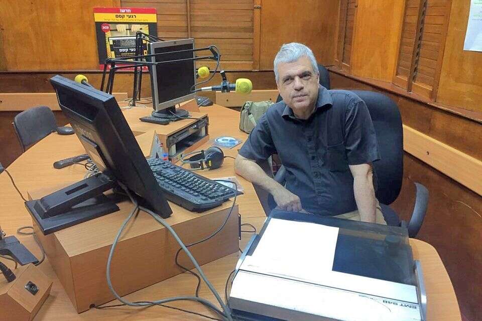 מ"אין לי ארץ אחרת" ועד "הייתי נער": הקלאסיקות הישראליות חוזרות בקול אחר