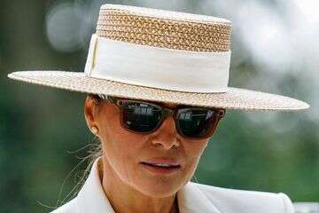 דונלד טראמפ עקץ את מלניה מול המלך צ'ארלס