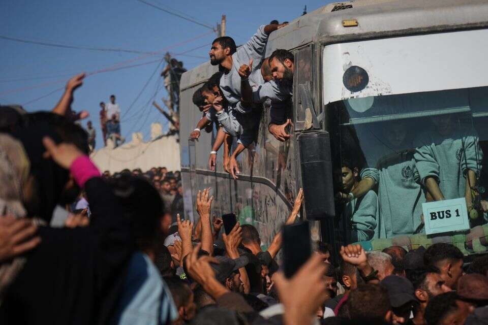 מחבלים פלסטינים חוזרים לרצועת עזה בעקבות עסקת החטופים , AP