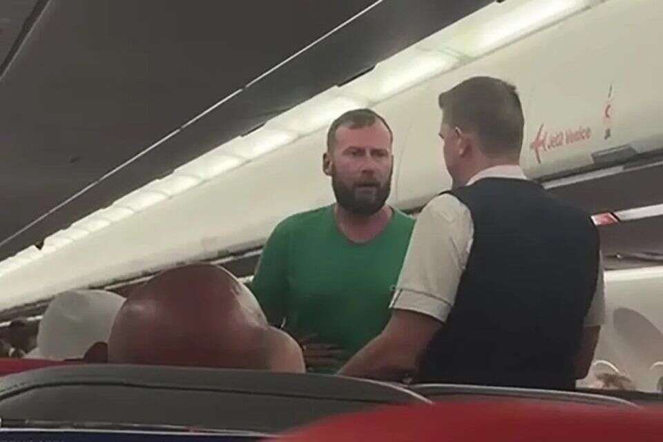 "אני מוכן בואו נילחם" - הנוסע שגרם לנחיתת חירום , רשתות חברתיות