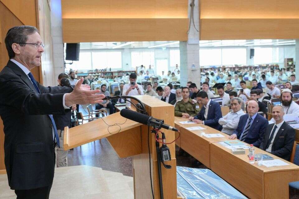 הרצוג במרכז האקדמי לב , אבי חיון