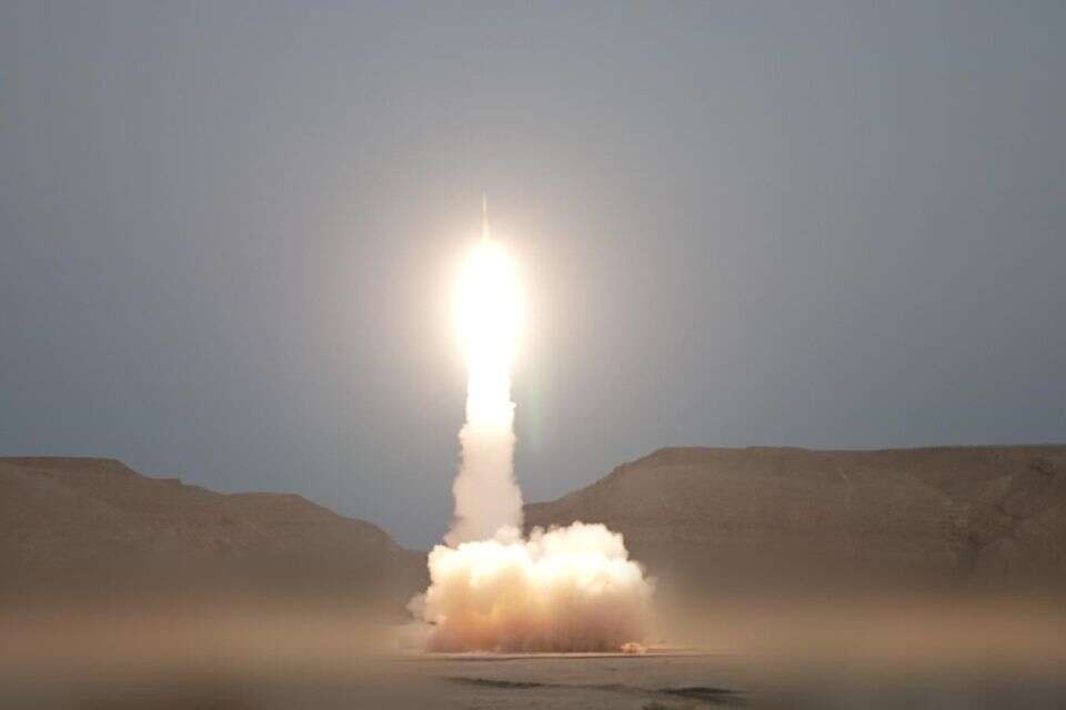 תיעוד של אחד משיגורי מיירט ה"חץ" במהלך מלחמת חרבות ברזל
, אגף דוברות וקשרי ציבור במשרד הביטחון