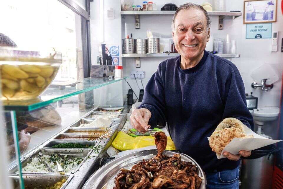 עובד והסביח האגדי שלו , יהושע יוסף
