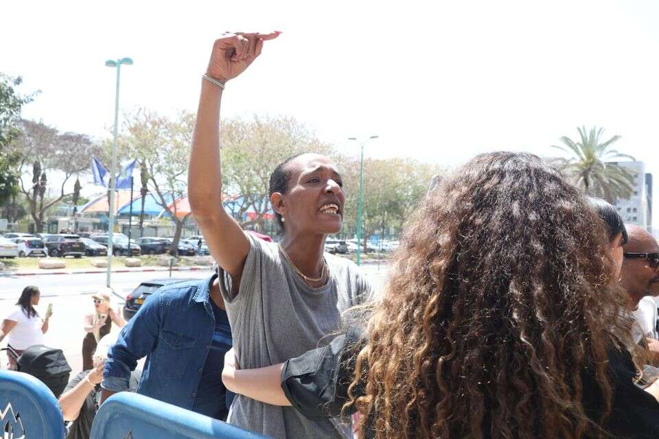 מהומה בכניסה לדיון להארכת מעצרם של החשודים ברצח ימנו זלקה , גדעון מרקוביץ'