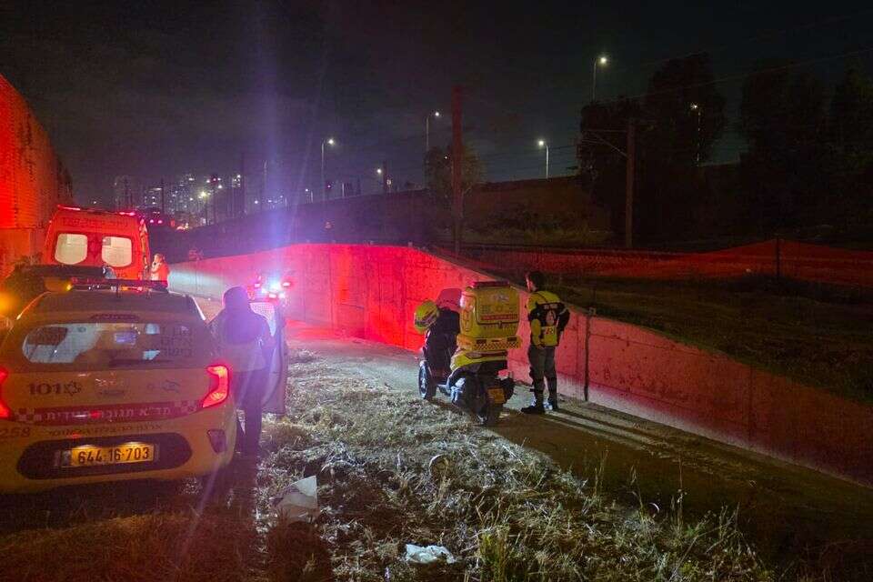 זירת האירוע מדרום לרחובות , דוברות מד"א