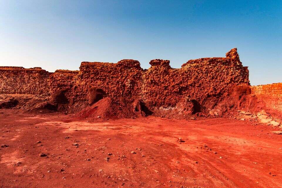 "אבק אדום": ההרגל ההזוי באי המפורסם