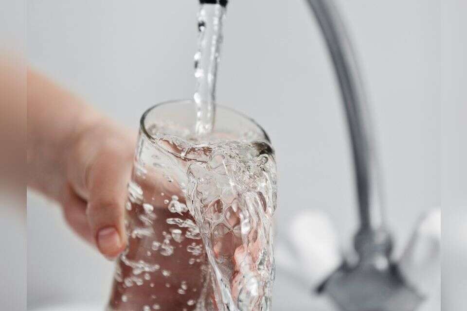 תמצית אחת קטנה עשויה לשנות את כל התמונה. מי ברז , Getty Images/iStockphoto
