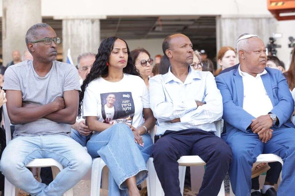 בני משפחתו של ימנו זלקה ז"ל בטקס, הבוקר בפתח תקווה , דוברות עיריית פתח תקווה