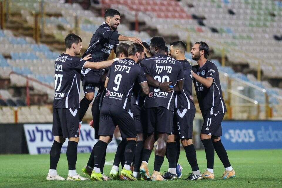 שחקני עירוני טבריה חוגגים , קובי אליהו