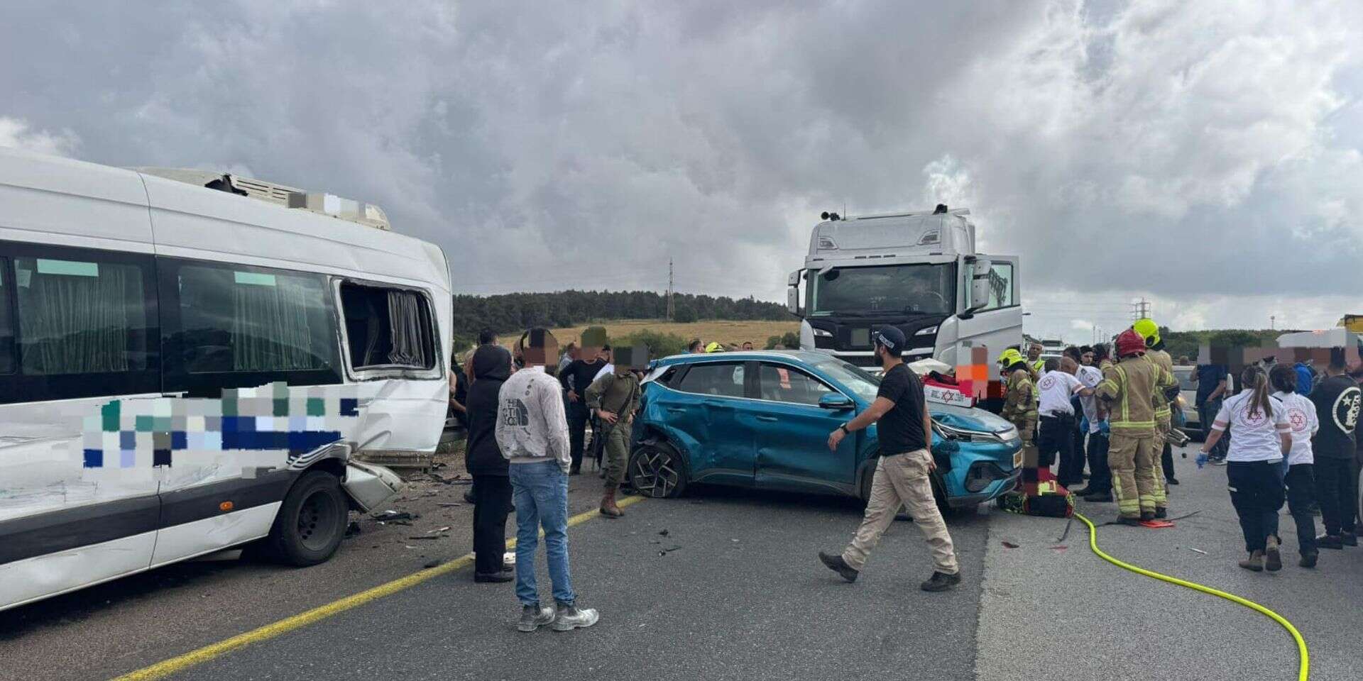 זירת התאונה בכביש 77 , תיעוד מבצעי מד"א