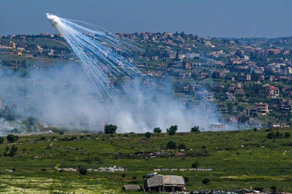 גבול לבנון. ירי עשן מתפוצץ על הכפר בליידא בדרום לבנון , אייל מרגולין - ג׳יני