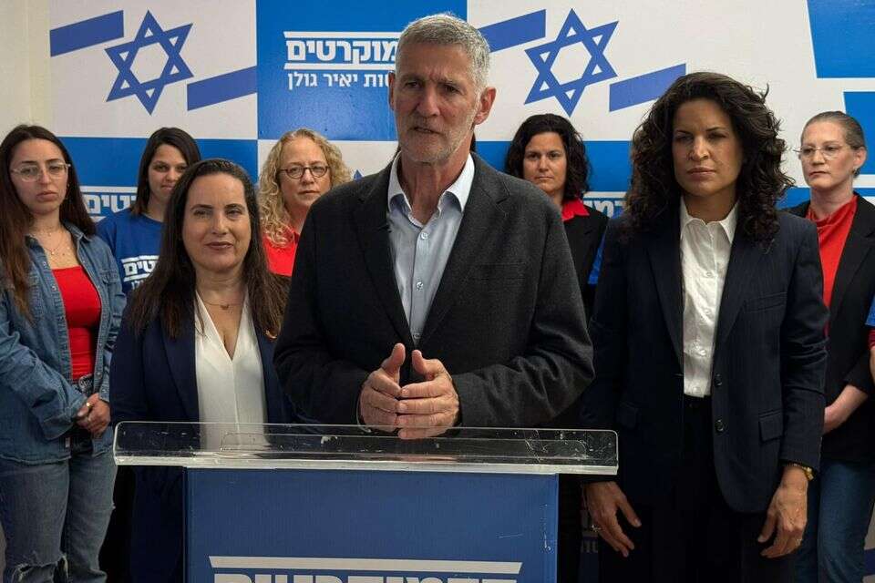 חיזוק נשי. יו"ר הדמוקרטים יאיר גולן לצד מורן זר קצנשטיין , ללא