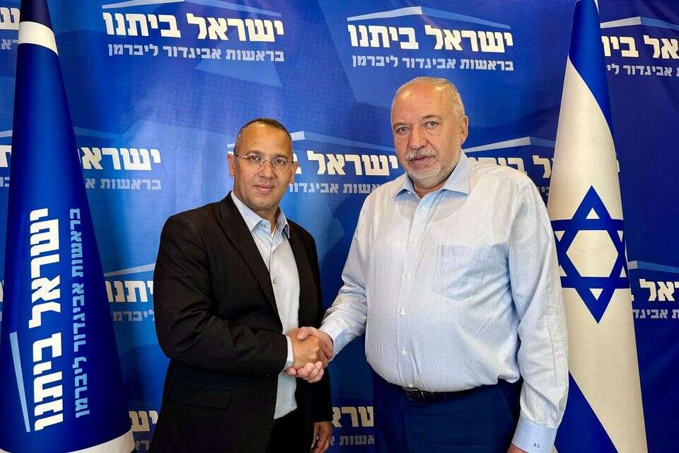 שרון שרעבי ואביגדור ליברמן. "האדם הנכון להנהגה" , דוברות ישראל ביתנו