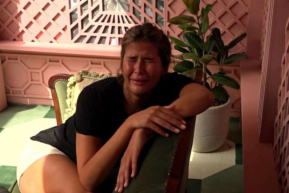 זה לא יחזיק בחוץ. שלי מתייפחת  , רשת 13