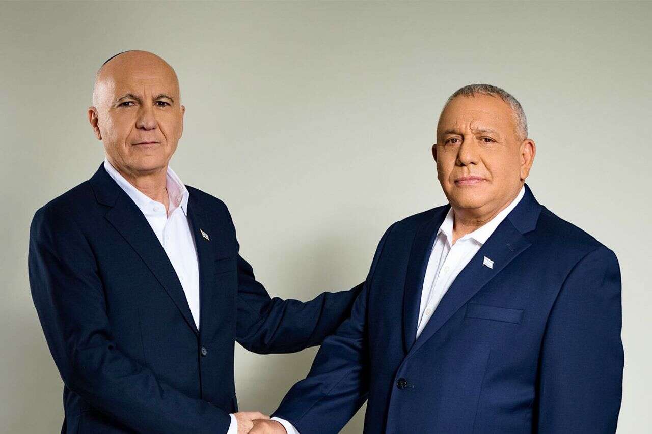 Immediately: Yoram Cohen and Gadi Eisenkot at a joint press conference